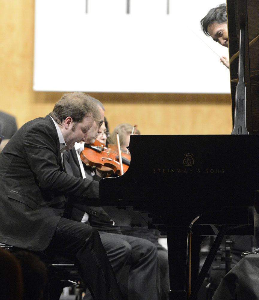 Klavírista Lukáš Vondráček při koncertě s Janáčkovou filharmonií Ostrava