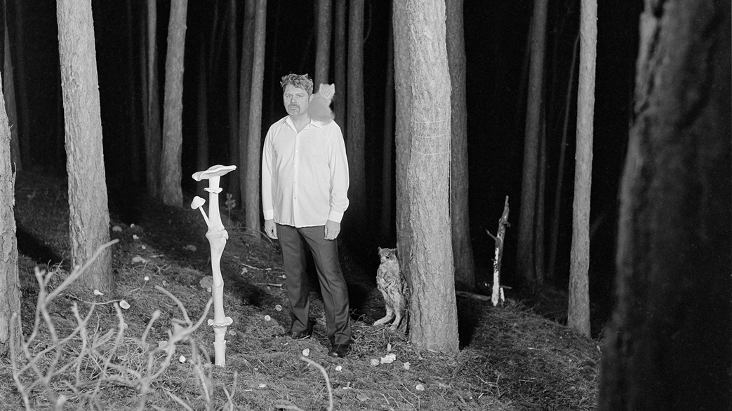 Pavel Jirásek v lese s houbami
