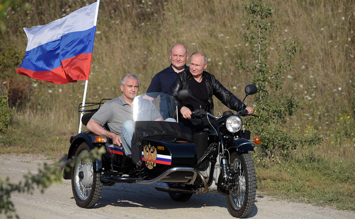 Vladimir Putin na motorkářské show v&nbsp;krymském Sevastopolu