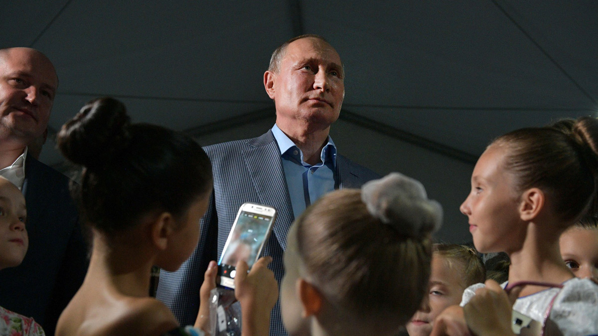 Putina si fotí žáci Akademie choreografie v krymském Sevastopolu