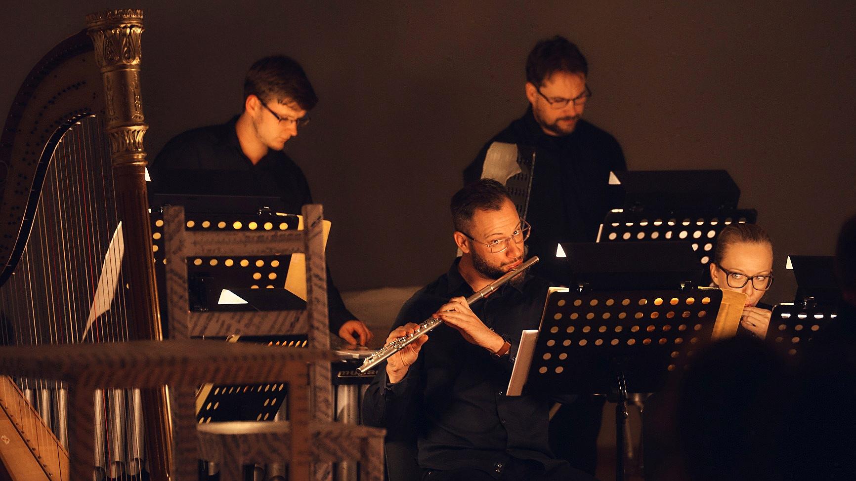 Hráči Brno Contemporary Orchestra při večeru LUDWIG VAN, aneb osud klepe na dveře