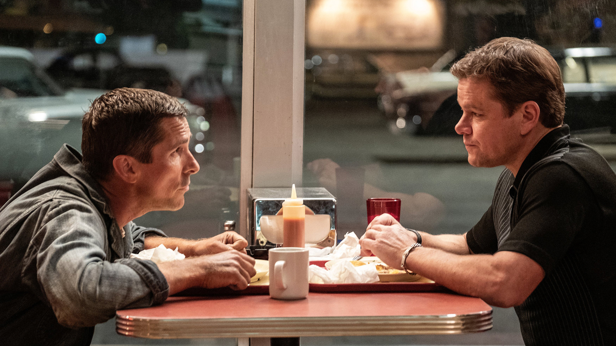 Christian Bale a&nbsp;Matt Damon večeří v&nbsp;bistru na parkovišti