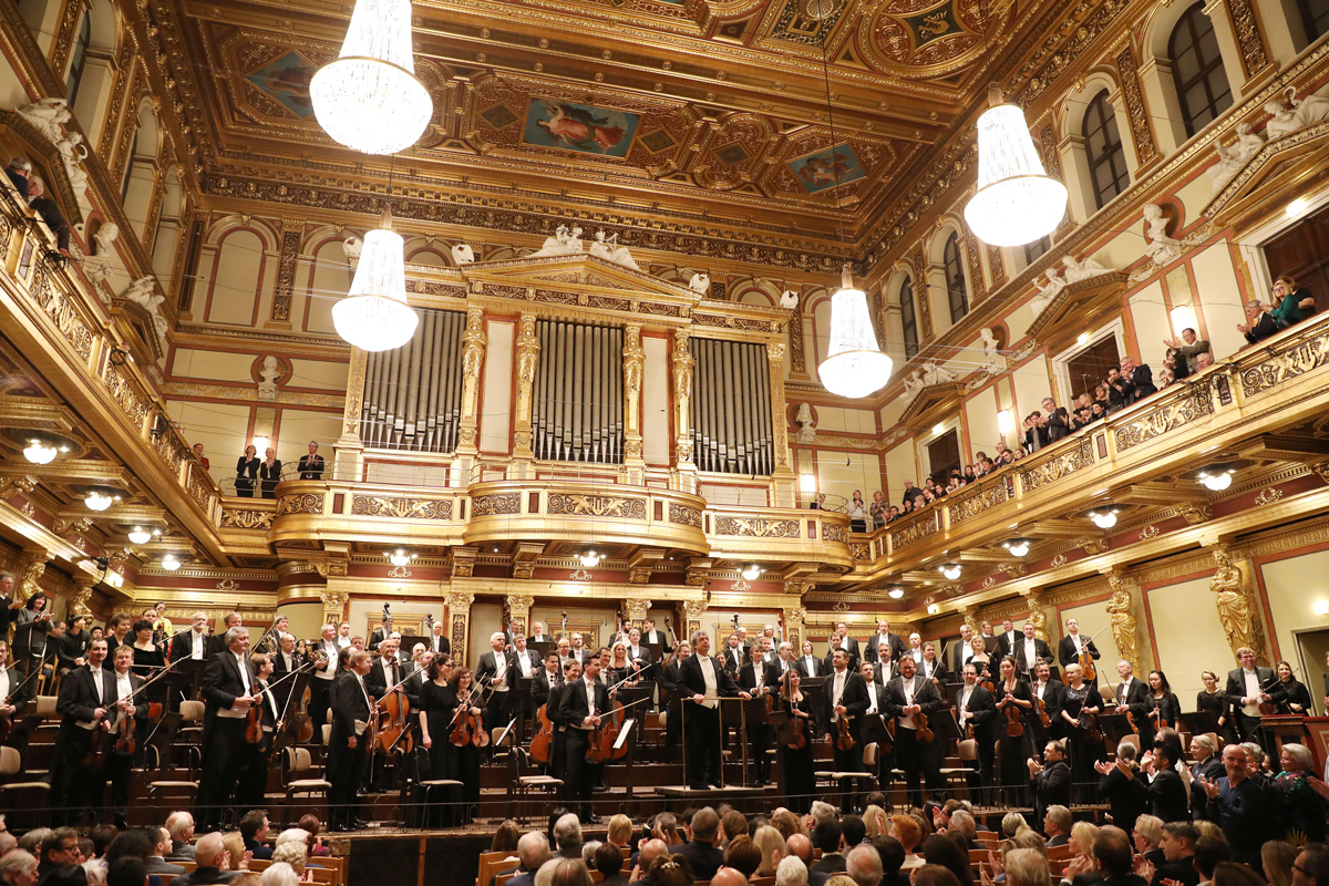 Česká filharmonie ve Vídni pod vedením Semjona Byčkova se děkuje