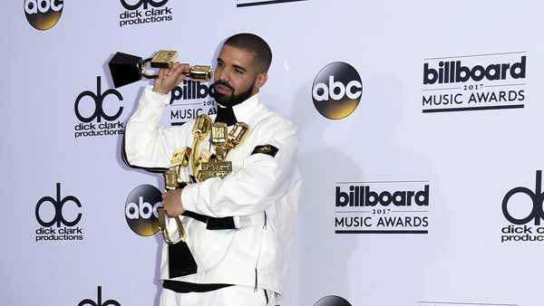 raper Drake s cenami žebříčku Billboard 2017
