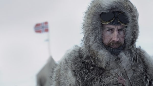 Amundsen v kožešinovém oděvu