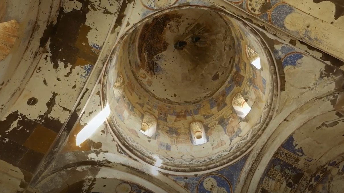 pohled do kupole arménské katedrály