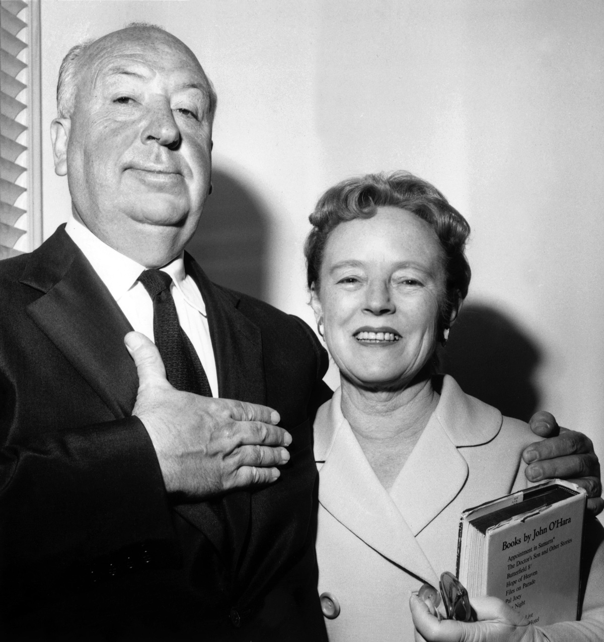 pózující Alfred Hitchcock & Alma Revilleová