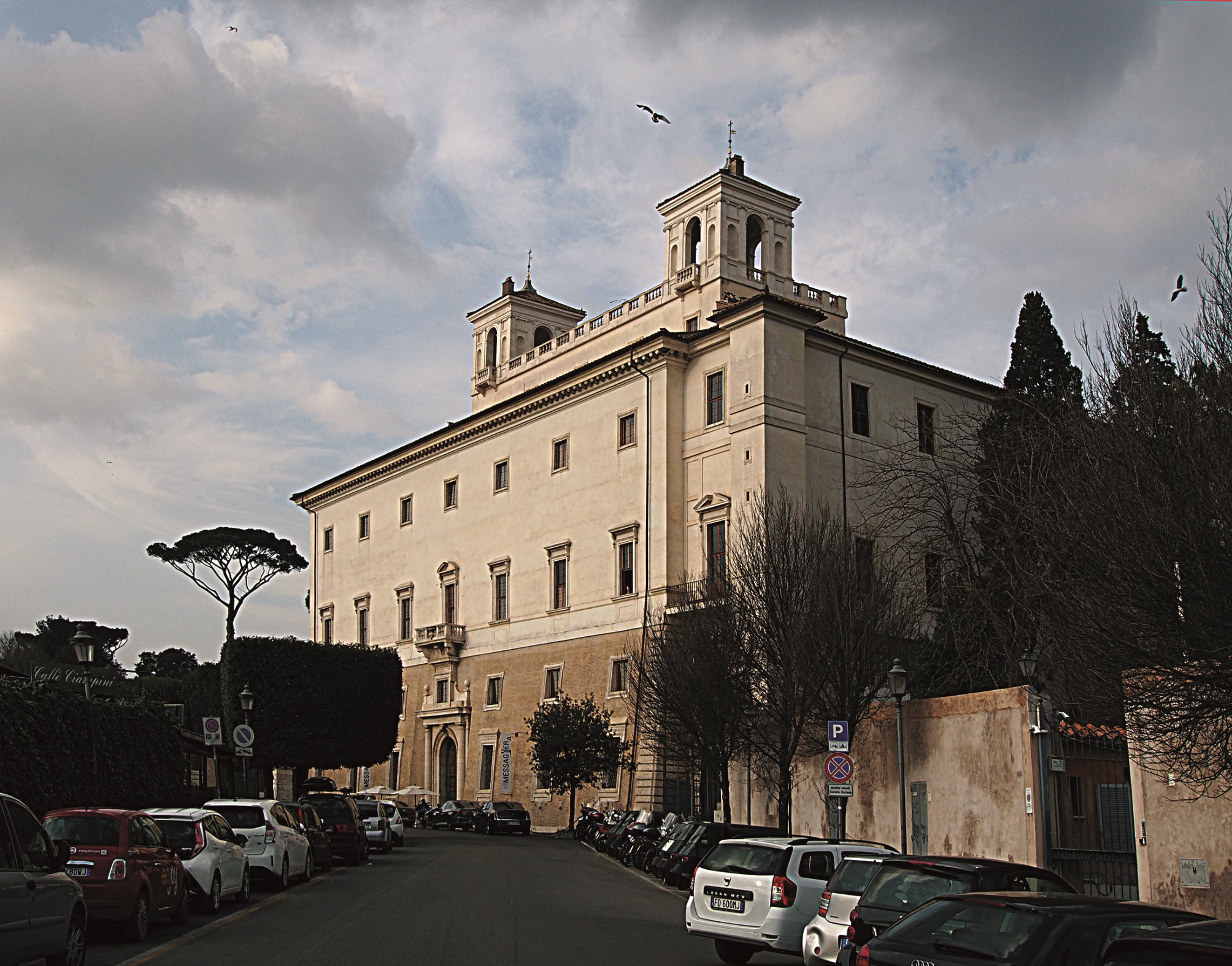 Vila Medici na pahorku Pincio: venkovní fasáda.