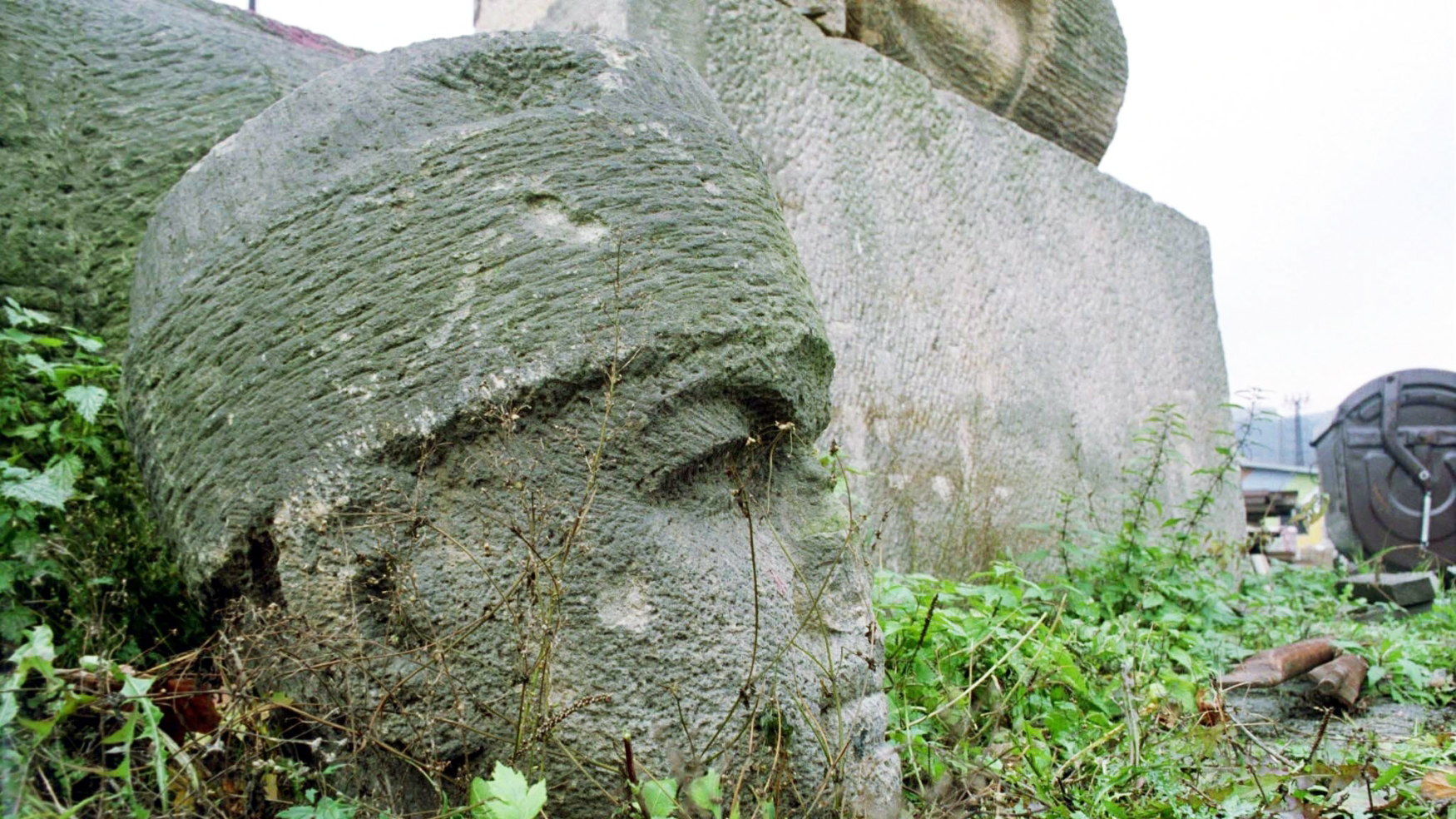 Rozřezaná socha Klementa Gottwalda