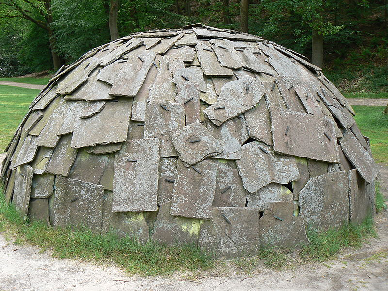 umělecká instalace - kamenné iglú