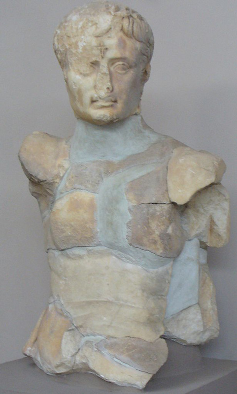 poslepovaná socha císaře Augusta