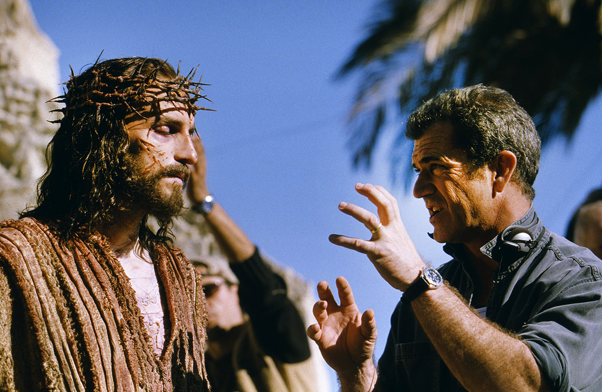 Herec a režisér Mel Gibson při natáčení snímku Umučení Krista