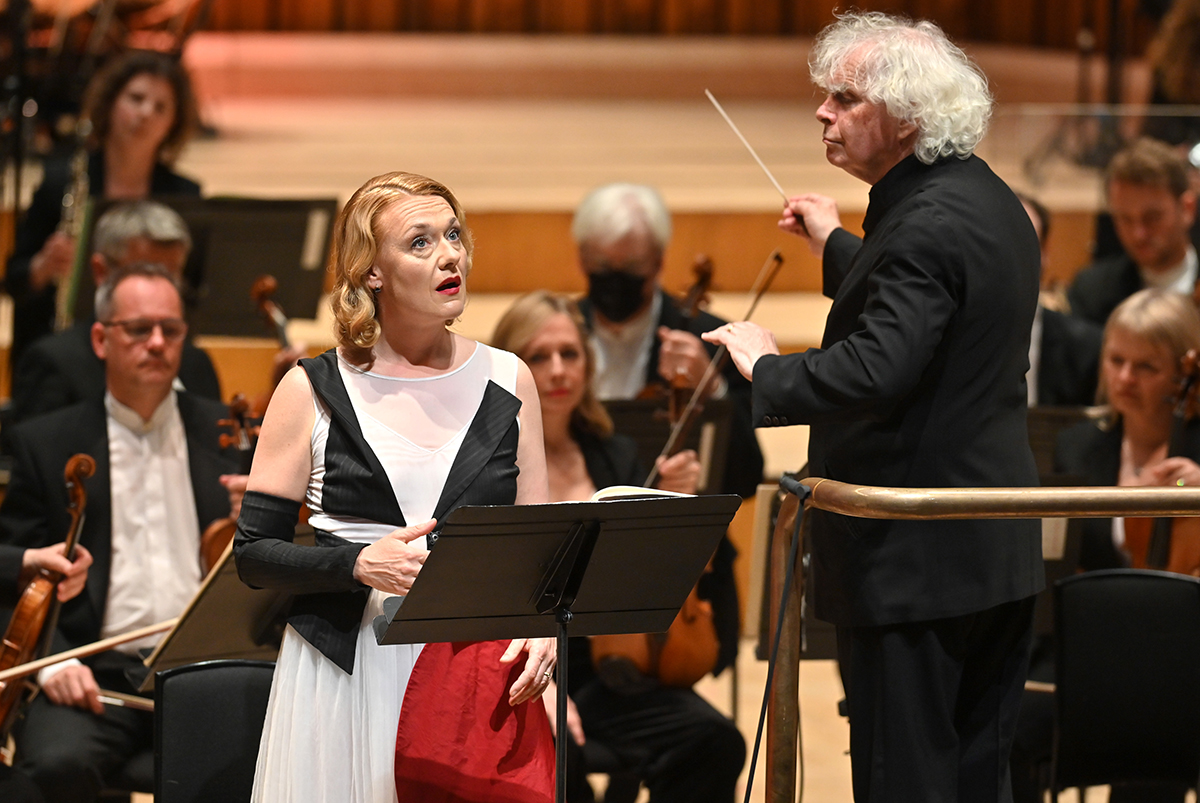 Dirigent Simon Rattle a zpěvačka Magdalena Kožená