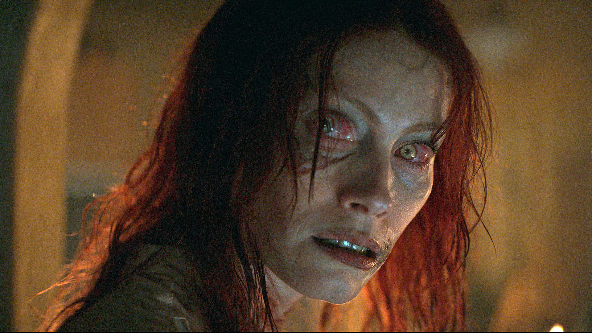 Alyssa Sutherland ve filmu Smrtelné zlo: Probuzení