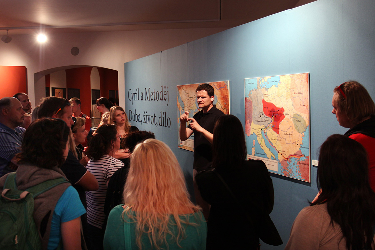Prohlídka ve znakové řeči v&nbsp;Moravském zemském muzeu