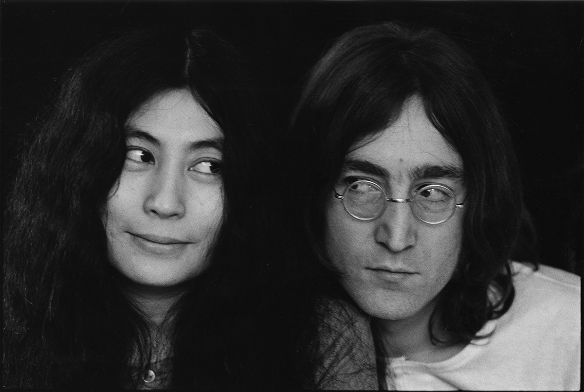 John Lennon a Yoko Ono v dokumentu Smrt Johna Lennona