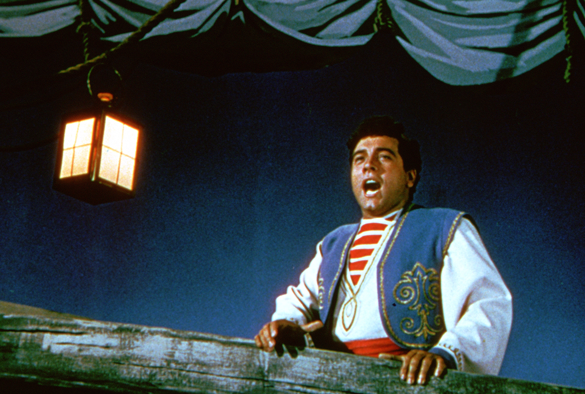 Herec Mario Lanza v roli Carusa ve filmu Velký Caruso