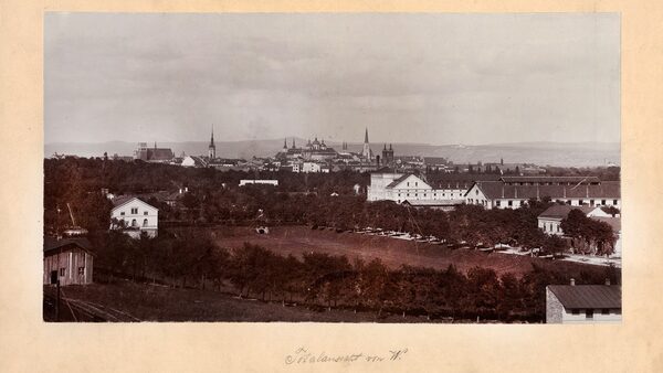 Pohled na město Olomouc z Tabulového vrchu (z východu) v roce 1899
