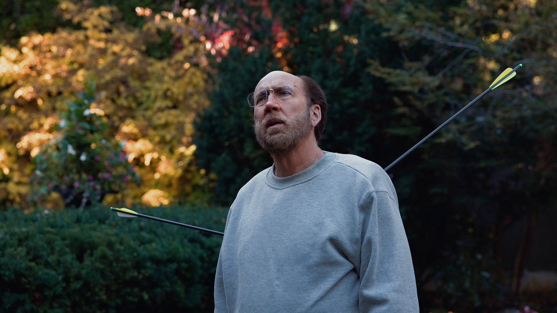 Nicolas Cage se zabodnutými šípy v těle v novém thrilleru To se mi snad zdá od studia A24