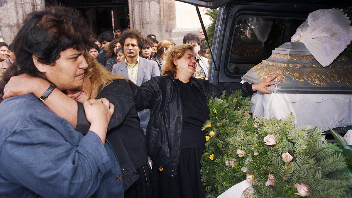 Pohřeb Roma Tibora Danihela v Písku 1. října 1993