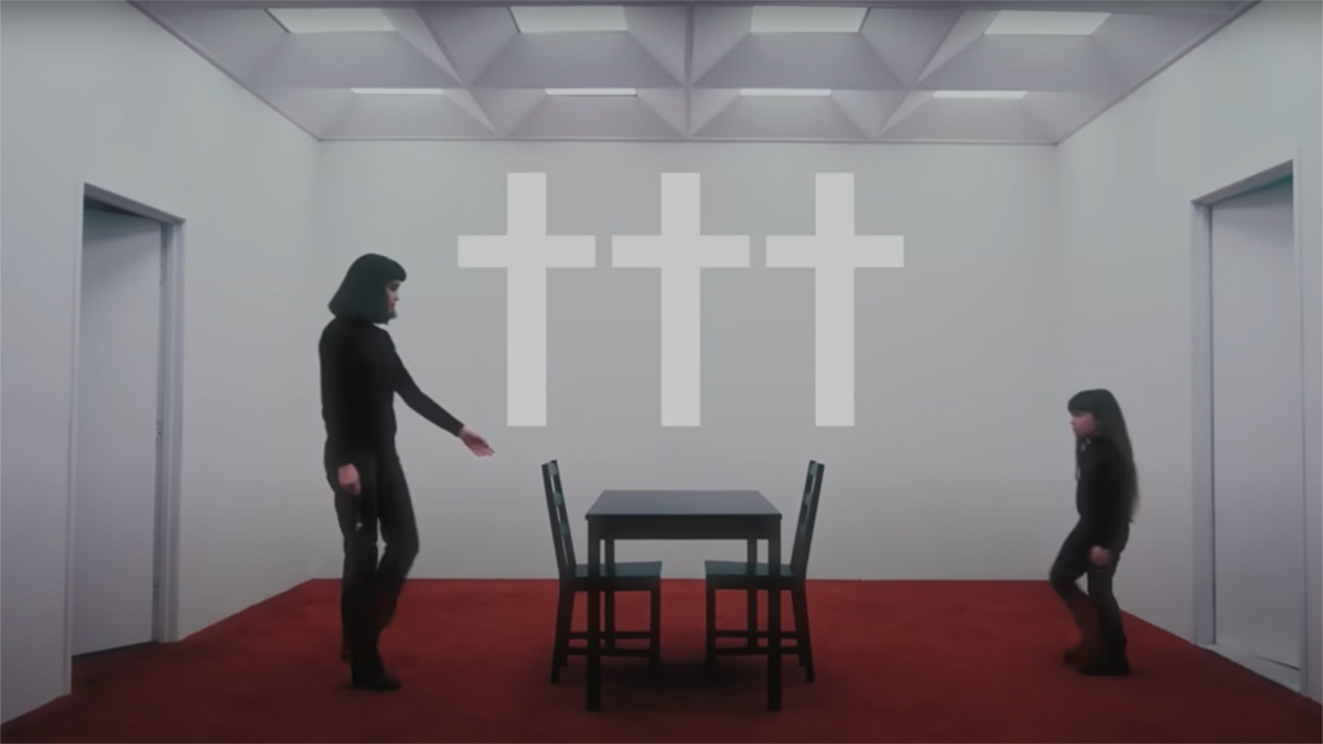 Videoklip dua Crosses