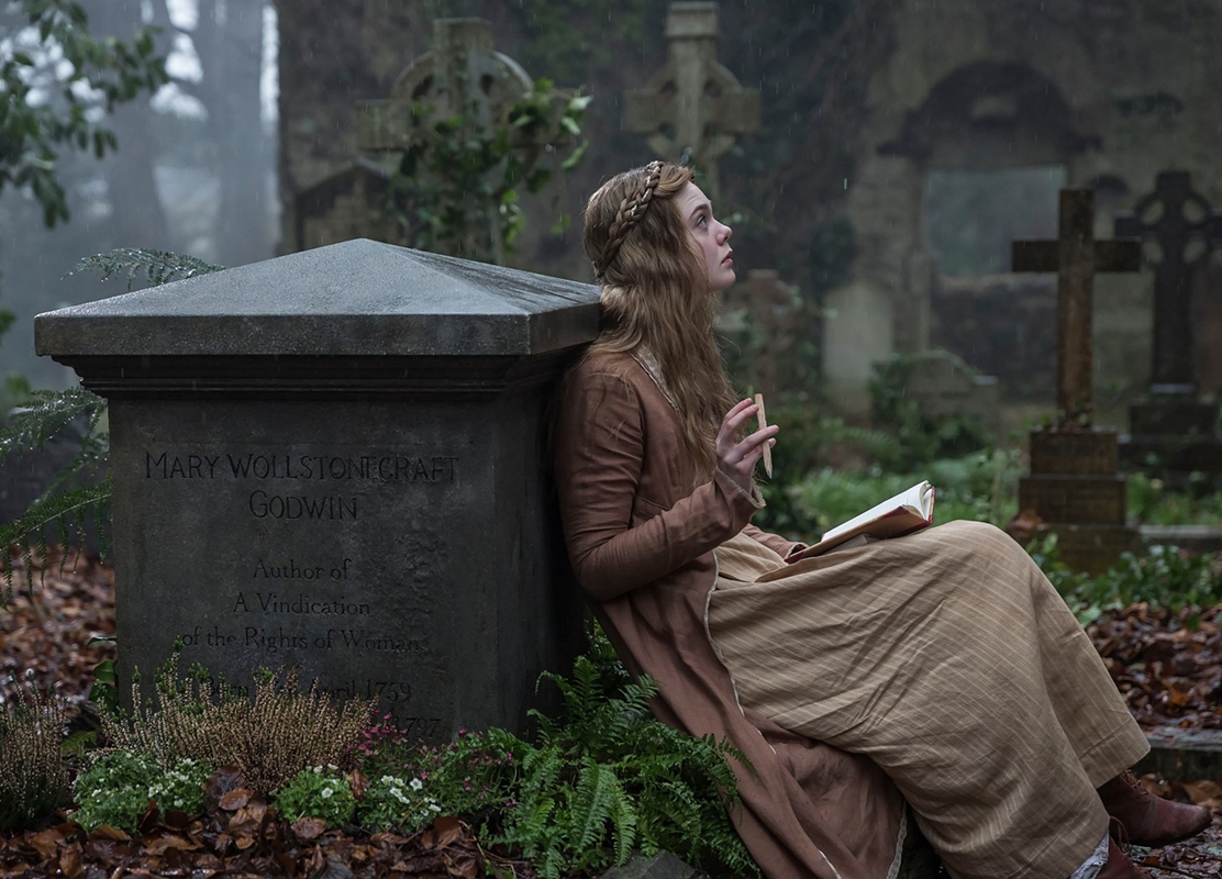 Elle Fanning v titulní roli filmu Mary Shelley