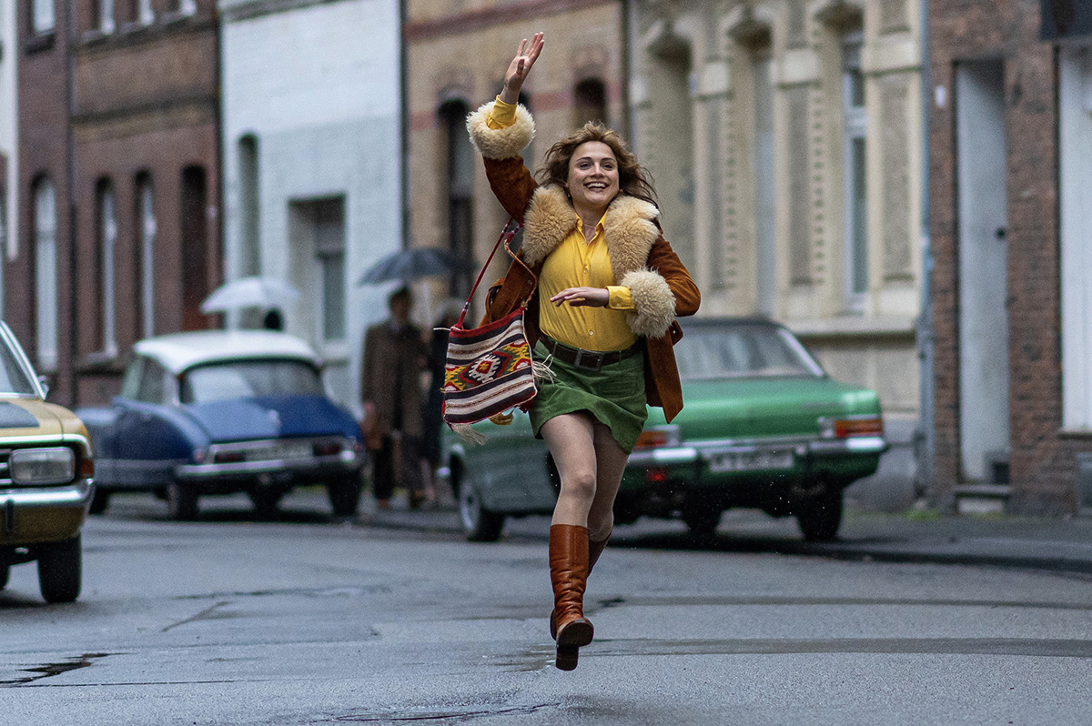 Mala Emde jako Vera Brandes v hlavní roli snímku Köln 75: Koncert století. Foto: © Alamode Film