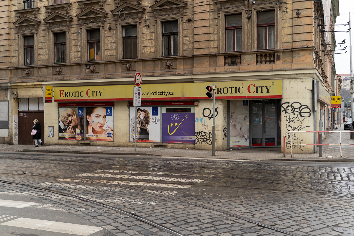 Starší design Erotic City je stereotypnější