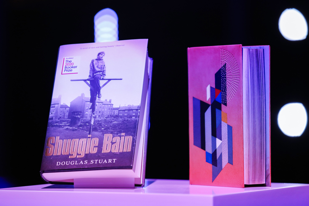 Román Shuggie Bain získal cenu Booker Prize za rok 2020