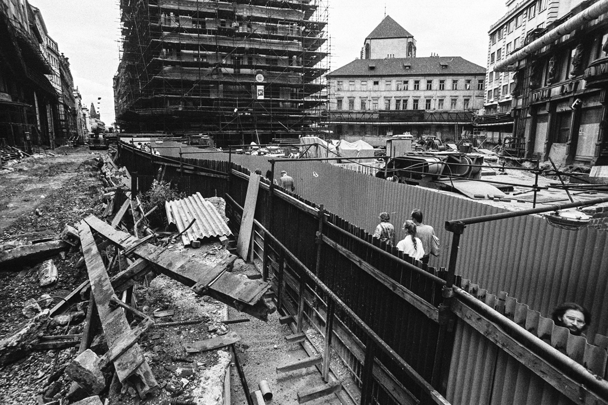 Jungmannovo náměstí, Praha, 1985. Z knihy Přidušené město