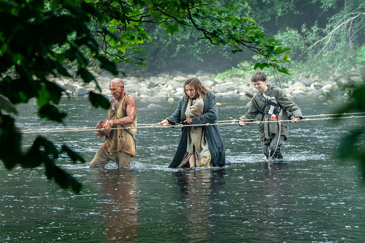 Ralph Fiennes, Jodie Comer a Alfie Williams