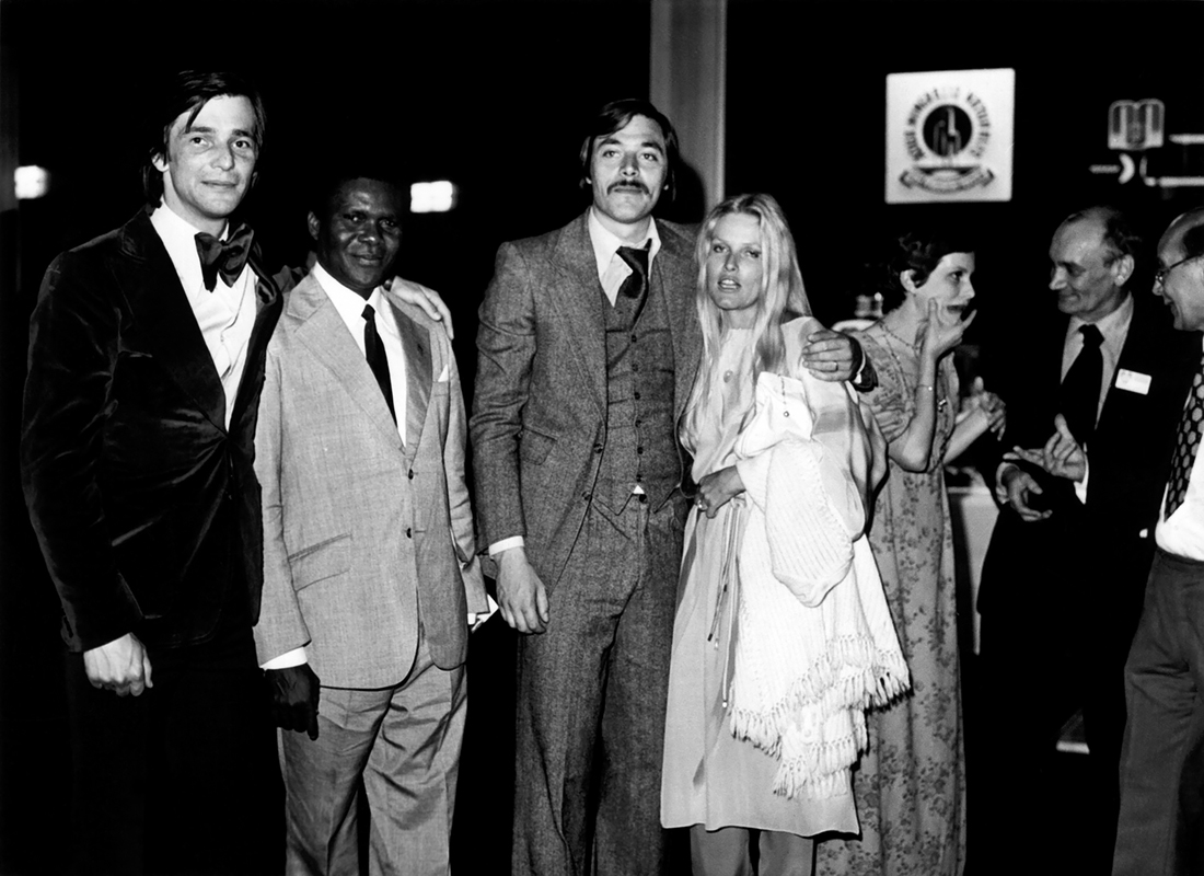 Jiří Bartoška, s Jurajem Kukurou, Olgou Schoberovou a dalšími herci na karlovarském festivkau v roce 1978