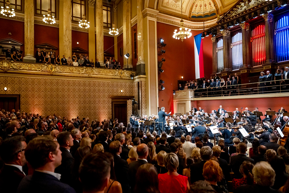 Zahajovací koncert mezinárodního hudebního festivalu Dvořákova Praha v roce 2024 v pražském Rudolfinu