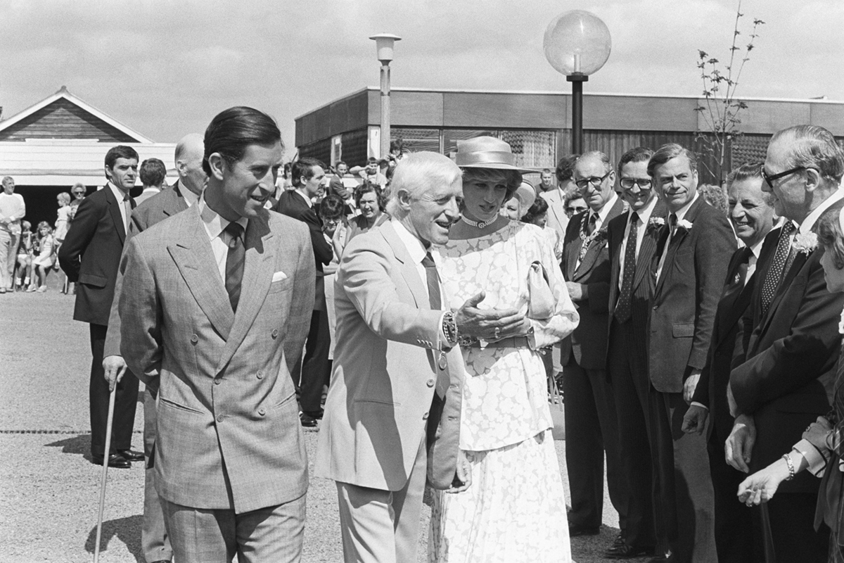 Princ z Walesu, doprovázený princeznou z Walesu v srpnu 1983