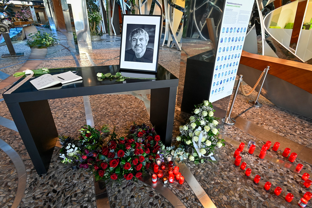 Pietní místo s kondolenční knihou pro rodinu Petra Kellnera