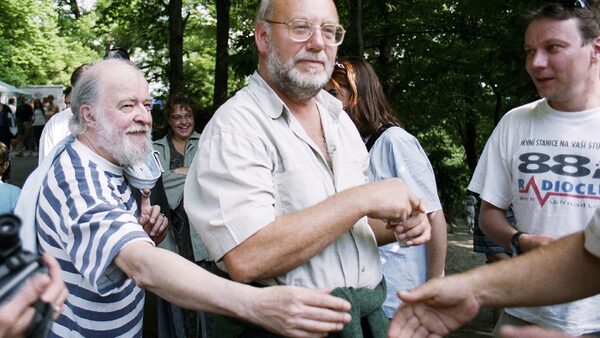 Písničkář a spisovatel Jaroslav Velinský