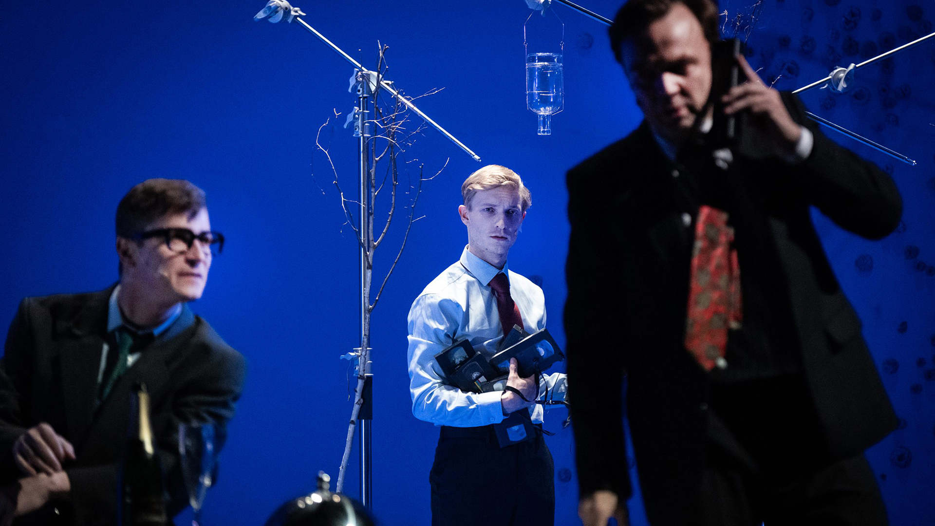 Viktor Kuzník (uprostřed) coby Vladimir Putin v inscenaci Vlastenci