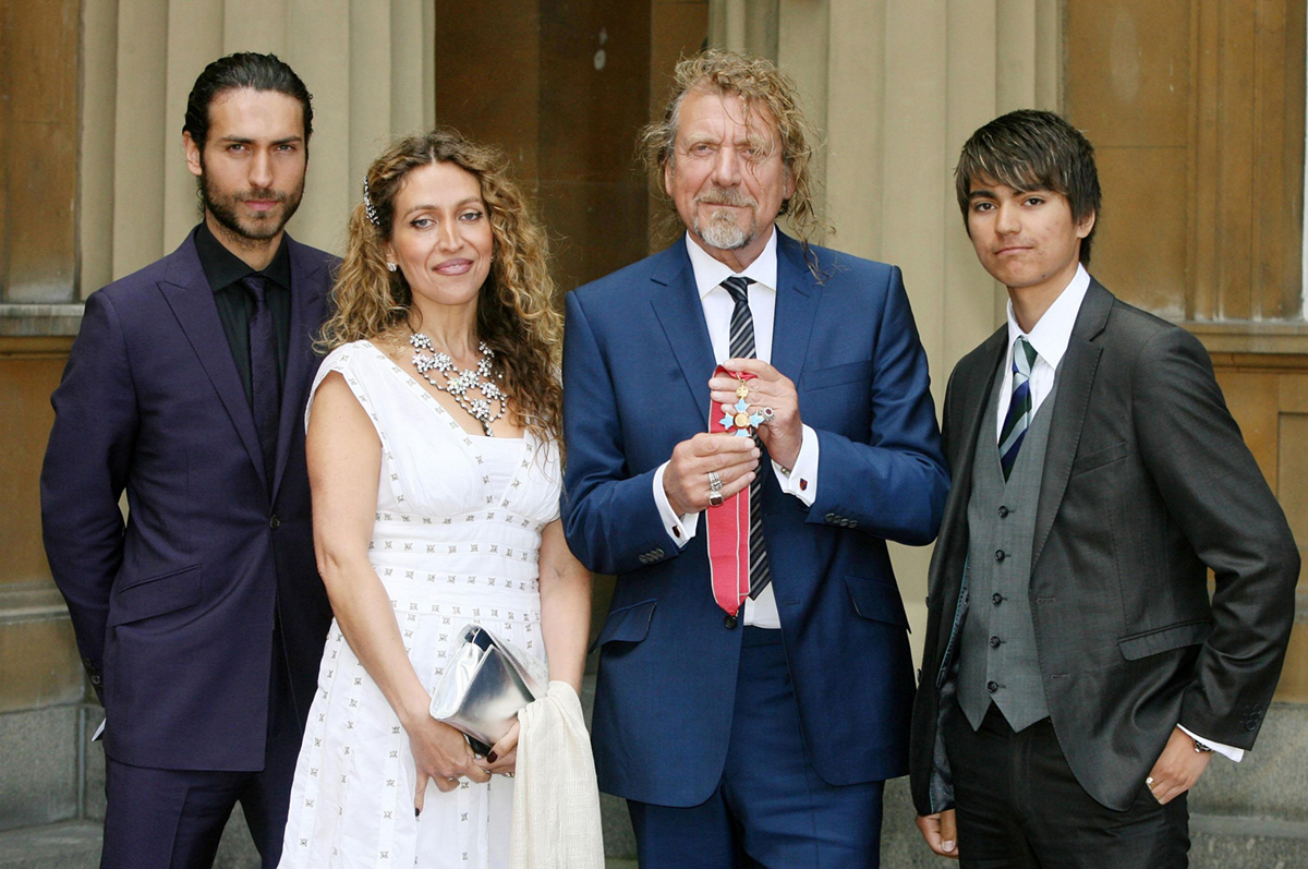 Robert Plant pózuje