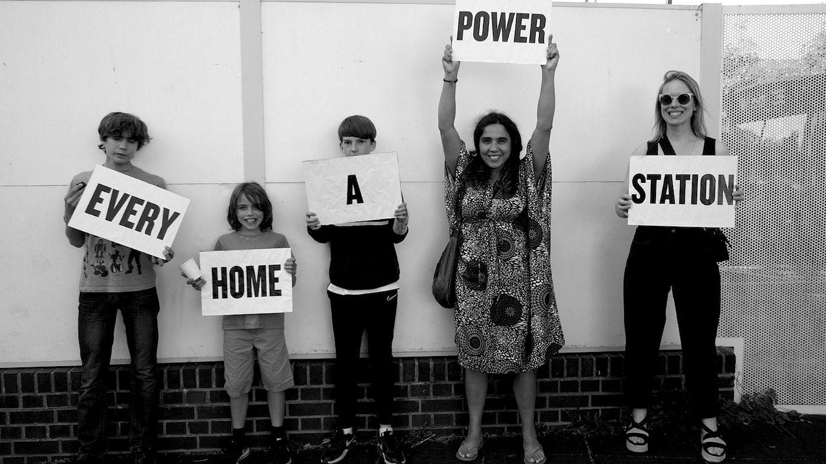 Trailer k filmu Elektrárna