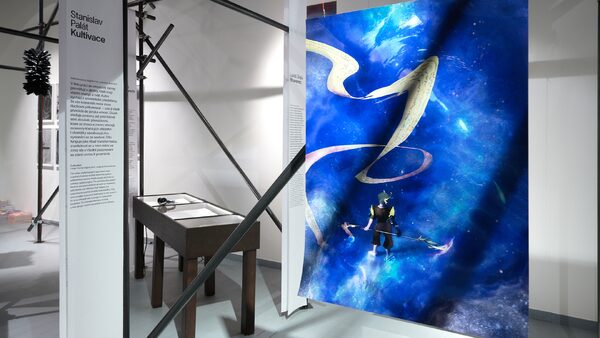 Pohled do výstavy Odvaha studentek a studentů Ateliéru fotografie II Vysoké školy uměleckoprůmyslové v Praze