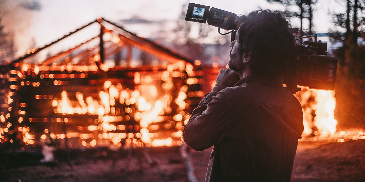 Adolpho Veloso při natáčení filmu Sny o vlacích
