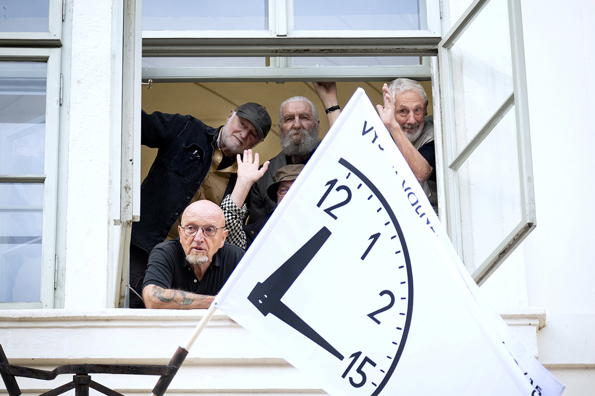 Volné seskupení 12/15 Pozdě, ale přece