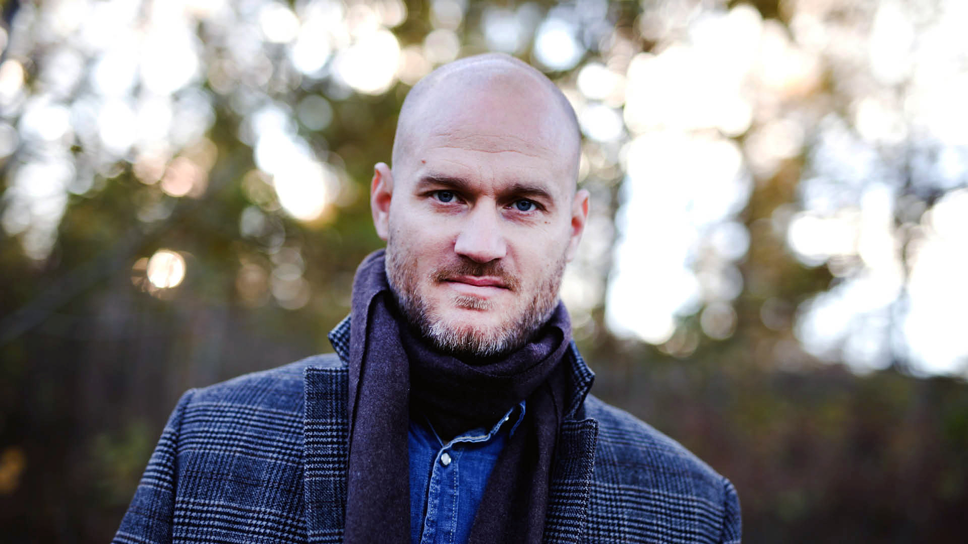 Švédský sloupkař, spisovatel Jacob Sundberg, autor knihy Dáme vám vědět