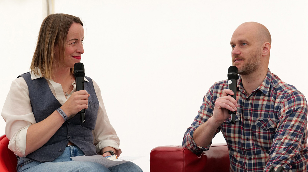 Překladatelka Dominika Rýparová a spisovatel Jacob Sundberg