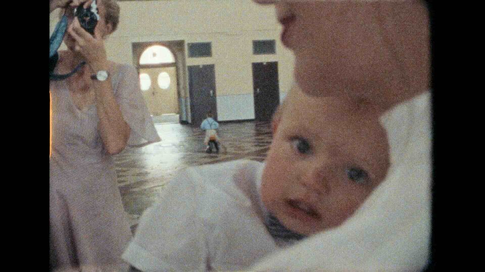 Z filmu Osm milimetrů rodiny