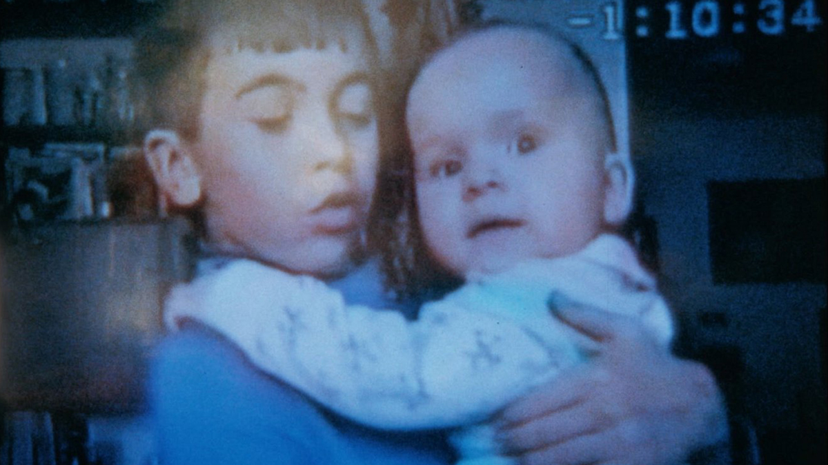 Trailer z dokumentu Osm milimetrů rodiny