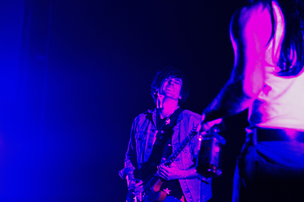 Záběr z&nbsp;inscenace Pravidla Nirvány pražského Švandova divadla: