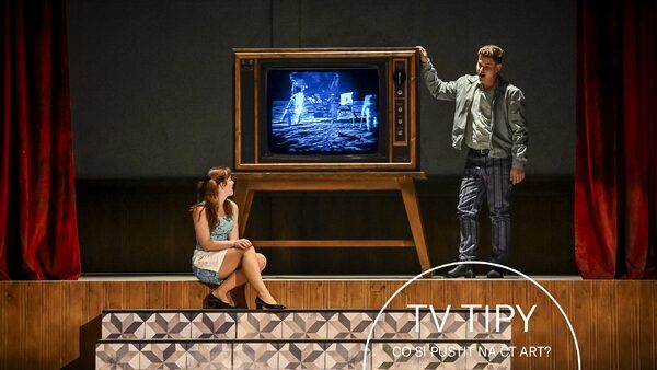 Janáčkova opera Výlety páně Broučkovy v pojetí režiséra Roberta Carsena