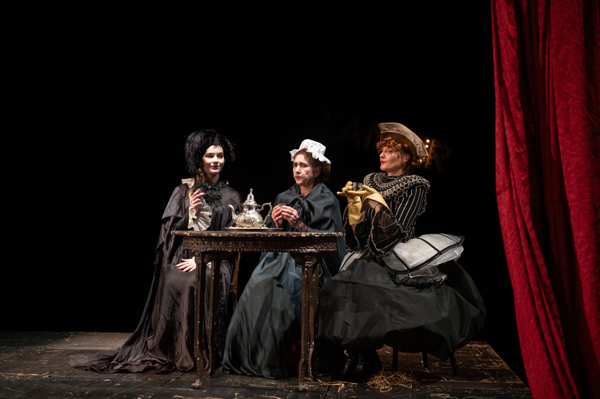 Z&nbsp;inscenace Jakub a&nbsp;jeho pán v&nbsp;plzeňském Divadla J.&nbsp;K.&nbsp;Tyla