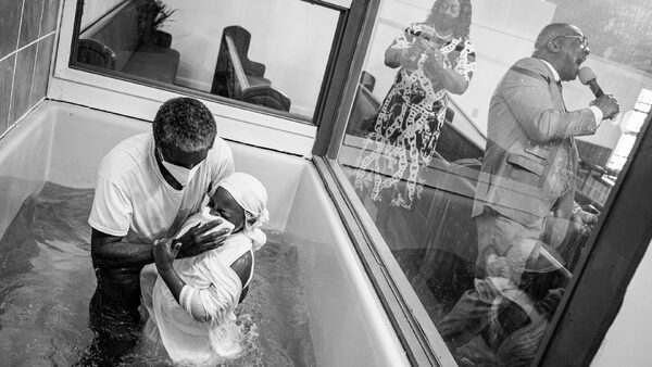 Baptistický křest dvanáctiletého Tamorrise